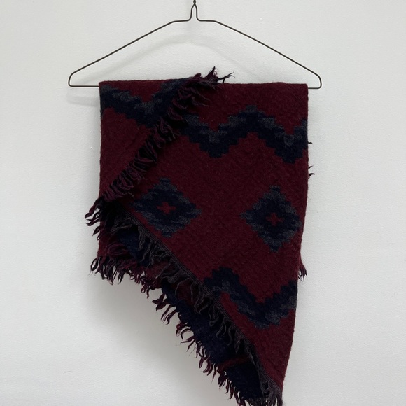 Aritzia Diamond Mosaic Triangle Scarf - Picture 4 of 4